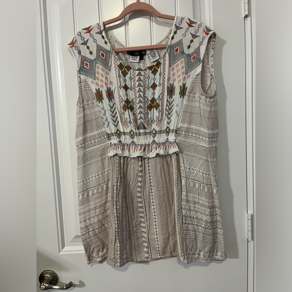 Tru Luxe Jeans Top boho embroidered tank sleeveless. Size L